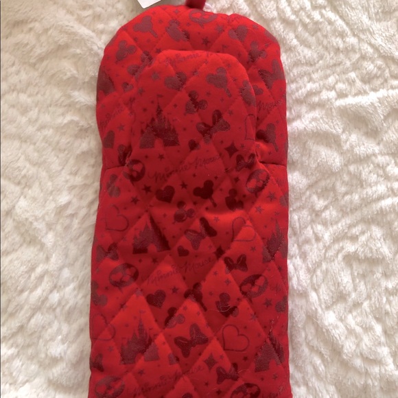 🆕 Disney Parks, Minnie Mouse Oven Mitt - Picture 2 of 2